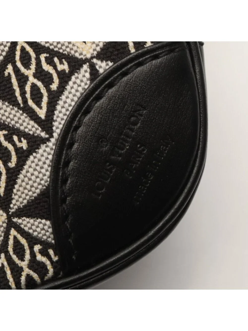Louis Vuitton m57205 odors compact